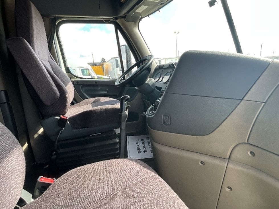 Sleeper Tractor-Heavy Duty Tractors-Freightliner-2019-Cascadia 12564ST-Dallas-TX-205,674\n\t\tmiles-$ 65,000 - Image 15