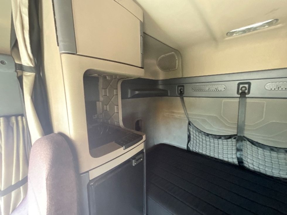 Sleeper Tractor-Heavy Duty Tractors-Freightliner-2019-Cascadia 12564ST-Dallas-TX-205,674\n\t\tmiles-$ 65,000 - Image 19