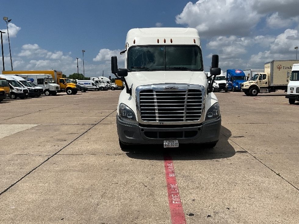 Sleeper Tractor-Heavy Duty Tractors-Freightliner-2019-Cascadia 12564ST-Dallas-TX-205,674\n\t\tmiles-$ 65,000 - Image 2
