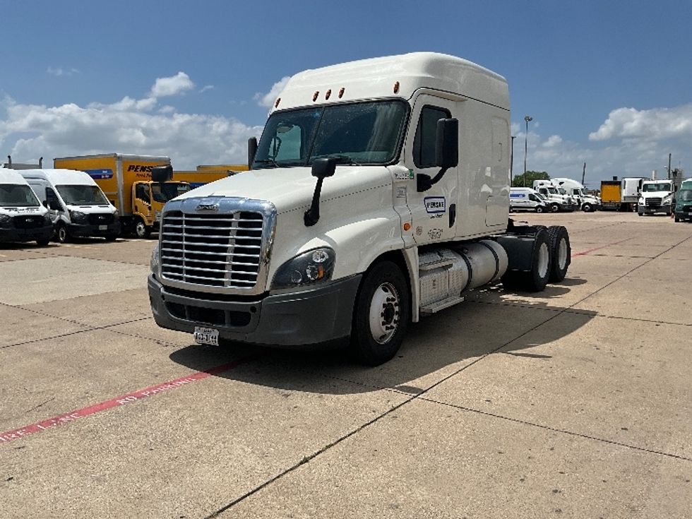 Sleeper Tractor-Heavy Duty Tractors-Freightliner-2019-Cascadia 12564ST-Dallas-TX-205,674\n\t\tmiles-$ 65,000 - Image 3