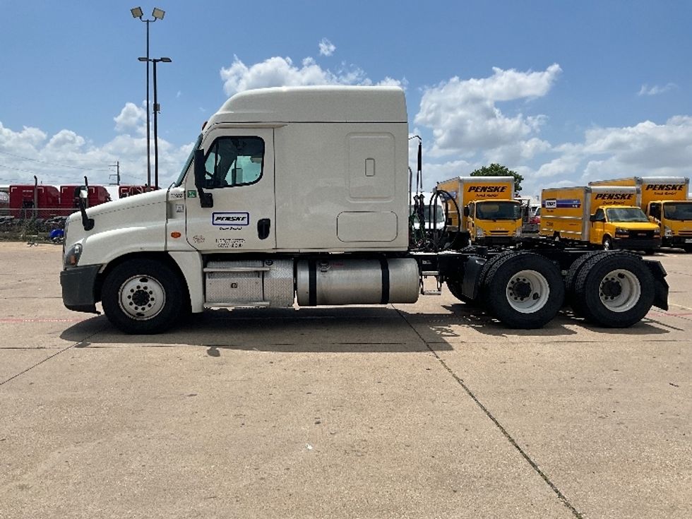 Sleeper Tractor-Heavy Duty Tractors-Freightliner-2019-Cascadia 12564ST-Dallas-TX-205,674\n\t\tmiles-$ 65,000 - Image 4