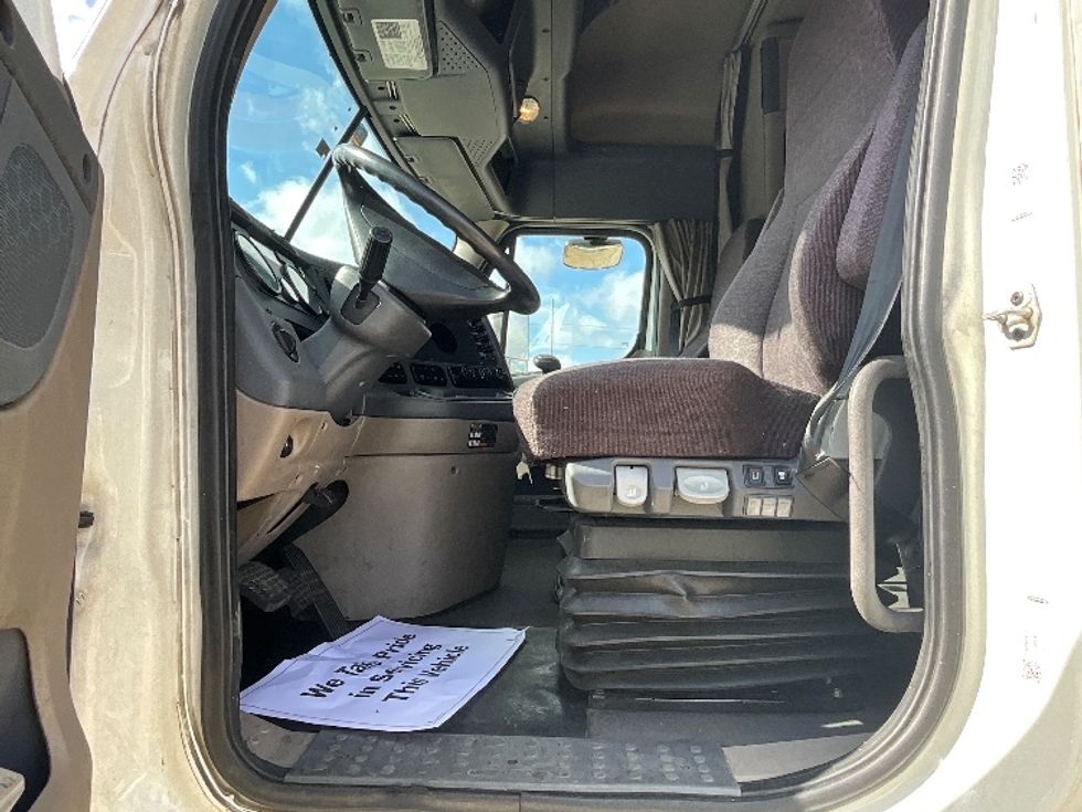 Sleeper Tractor-Heavy Duty Tractors-Freightliner-2019-Cascadia 12564ST-Dallas-TX-205,674\n\t\tmiles-$ 65,000 - Image 9