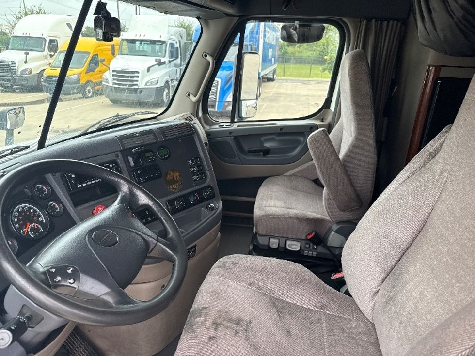 Sleeper Tractor-Heavy Duty Tractors-Freightliner-2019-Cascadia 12564ST-Dallas-TX-570,331\n\t\tmiles-$ 52,000 - Image 10