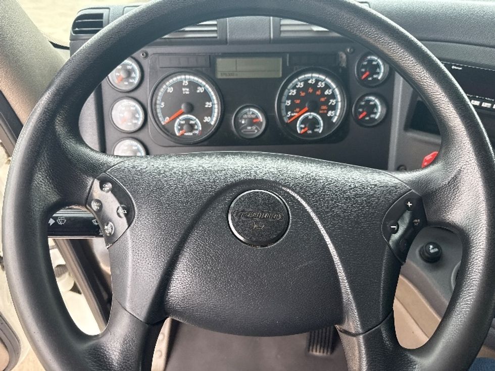 Sleeper Tractor-Heavy Duty Tractors-Freightliner-2019-Cascadia 12564ST-Dallas-TX-570,331\n\t\tmiles-$ 52,000 - Image 11
