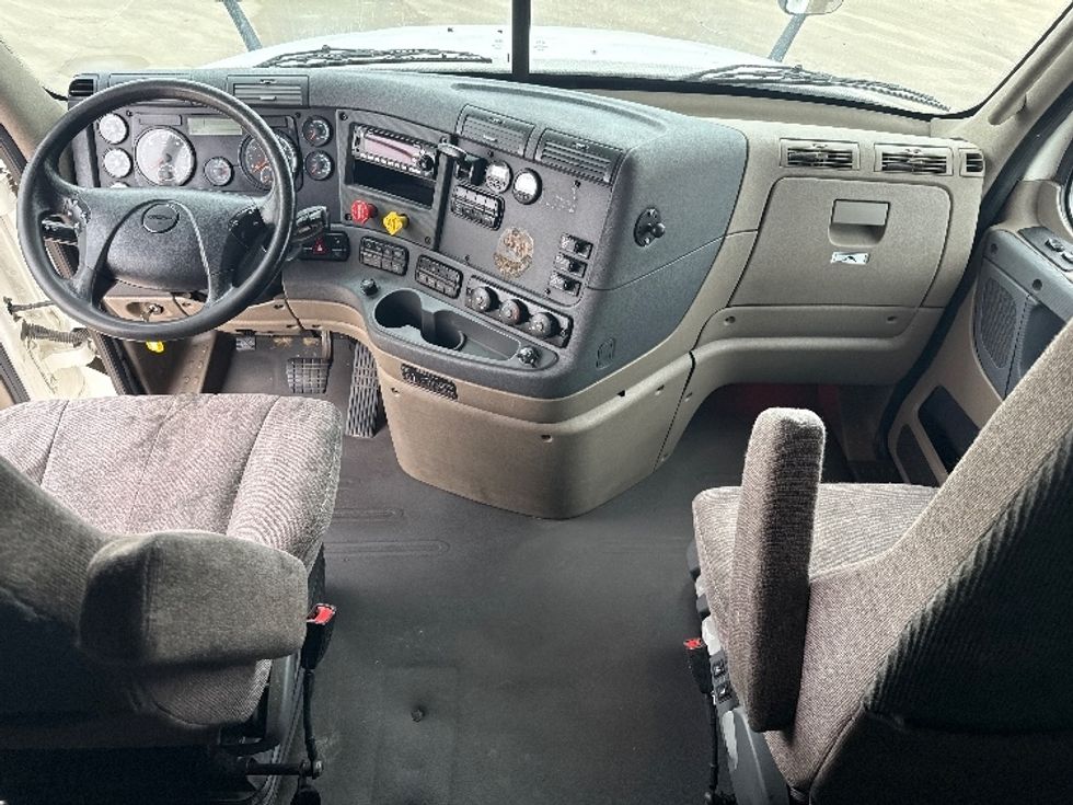 Sleeper Tractor-Heavy Duty Tractors-Freightliner-2019-Cascadia 12564ST-Dallas-TX-570,331\n\t\tmiles-$ 52,000 - Image 12