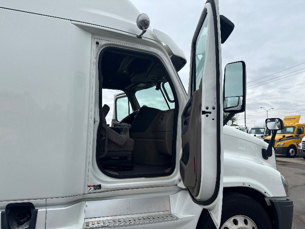 Sleeper Tractor-Heavy Duty Tractors-Freightliner-2019-Cascadia 12564ST-Dallas-TX-570,331\n\t\tmiles-$ 52,000 - Image 13
