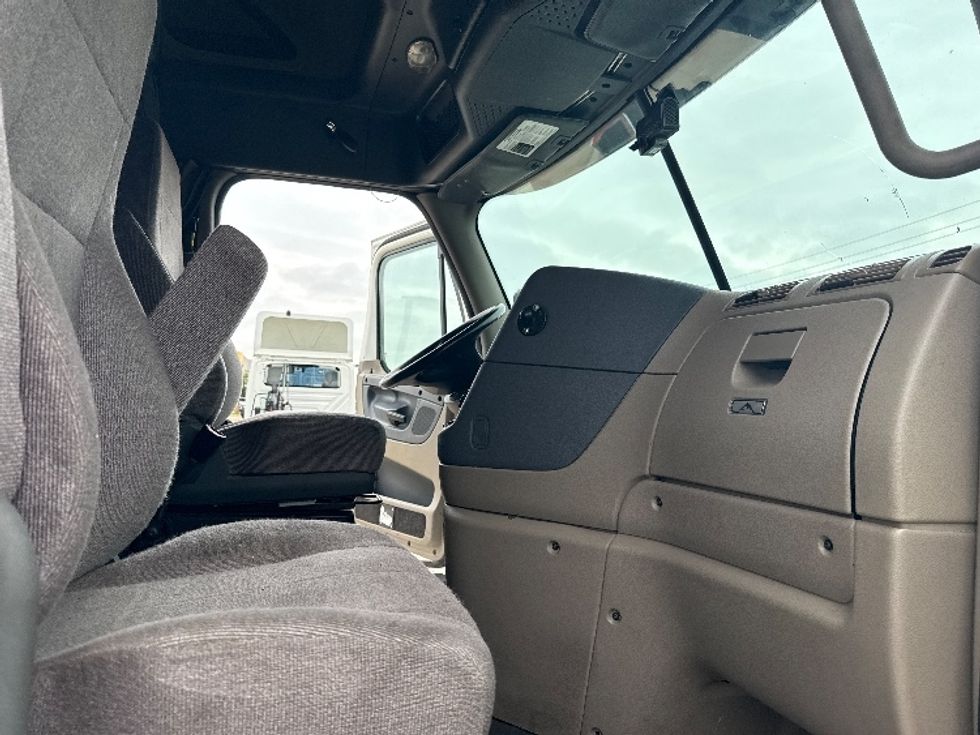 Sleeper Tractor-Heavy Duty Tractors-Freightliner-2019-Cascadia 12564ST-Dallas-TX-570,331\n\t\tmiles-$ 52,000 - Image 15
