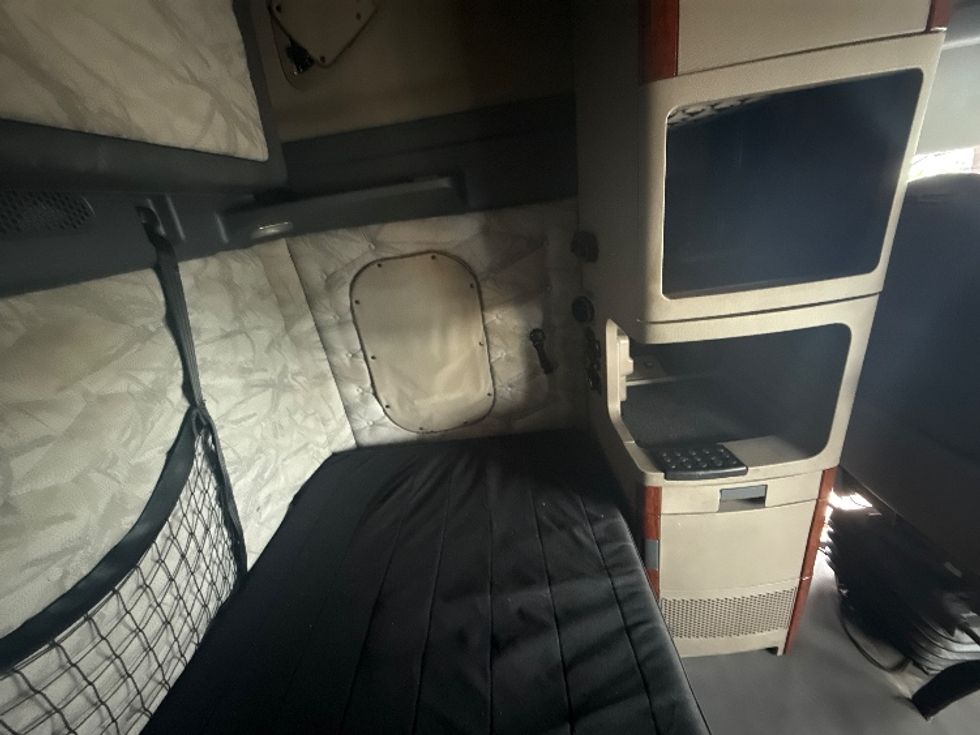 Sleeper Tractor-Heavy Duty Tractors-Freightliner-2019-Cascadia 12564ST-Dallas-TX-570,331\n\t\tmiles-$ 52,000 - Image 17