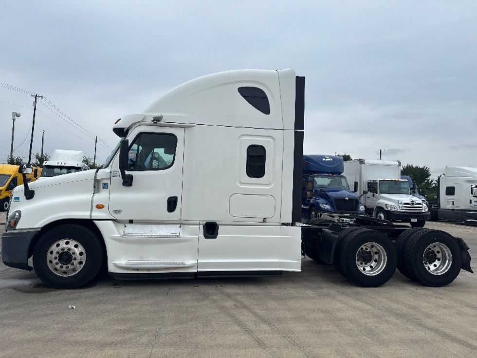 Sleeper Tractor-Heavy Duty Tractors-Freightliner-2019-Cascadia 12564ST-Dallas-TX-570,331\n\t\tmiles-$ 52,000 - Image 4