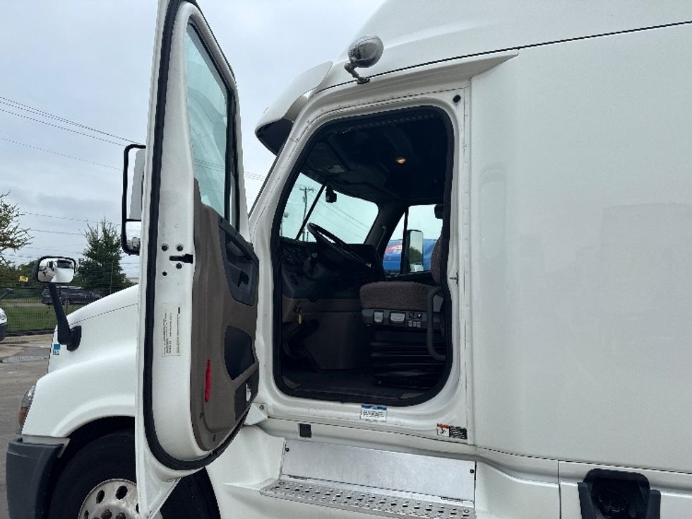 Sleeper Tractor-Heavy Duty Tractors-Freightliner-2019-Cascadia 12564ST-Dallas-TX-570,331\n\t\tmiles-$ 52,000 - Image 9