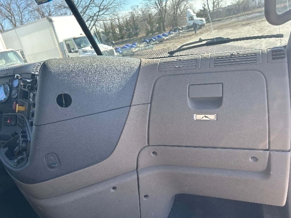 Sleeper Tractor-Heavy Duty Tractors-Freightliner-2019-Cascadia 12564ST-Des Moines-IA-404,135\n\t\tmiles-$ 50,000 - Image 14