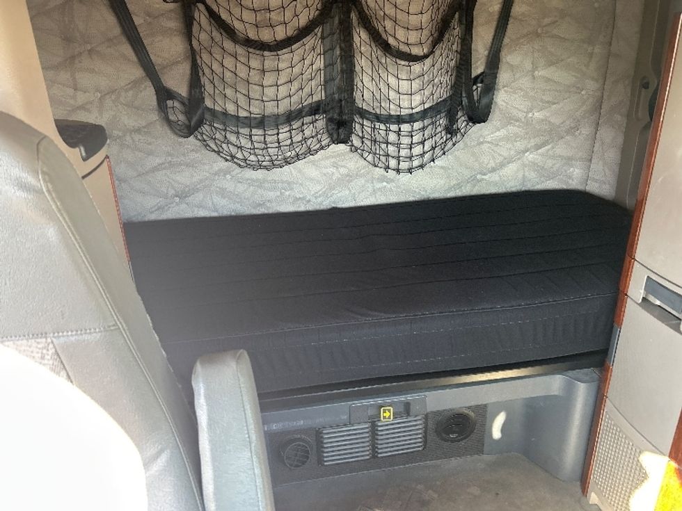 Sleeper Tractor-Heavy Duty Tractors-Freightliner-2019-Cascadia 12564ST-Des Moines-IA-404,135\n\t\tmiles-$ 50,000 - Image 16