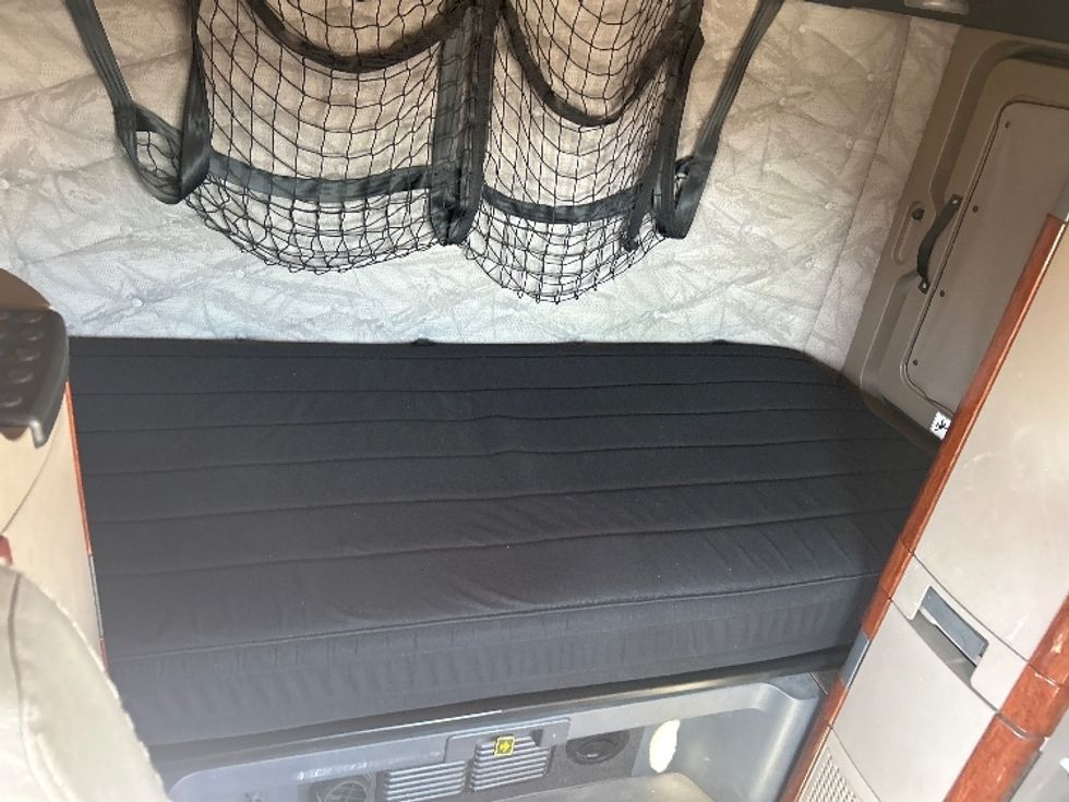 Sleeper Tractor-Heavy Duty Tractors-Freightliner-2019-Cascadia 12564ST-Des Moines-IA-404,135\n\t\tmiles-$ 50,000 - Image 17