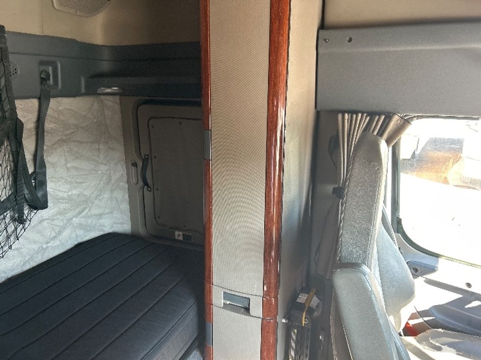 Sleeper Tractor-Heavy Duty Tractors-Freightliner-2019-Cascadia 12564ST-Des Moines-IA-404,135\n\t\tmiles-$ 50,000 - Image 18