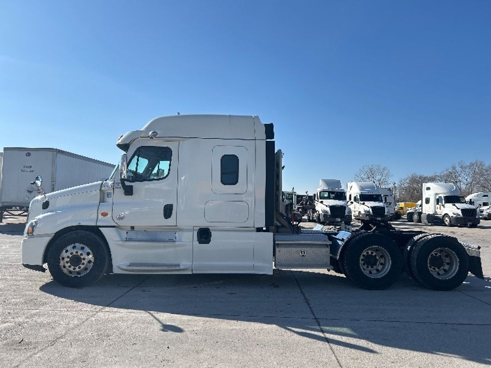Sleeper Tractor-Heavy Duty Tractors-Freightliner-2019-Cascadia 12564ST-Des Moines-IA-404,135\n\t\tmiles-$ 50,000 - Image 4