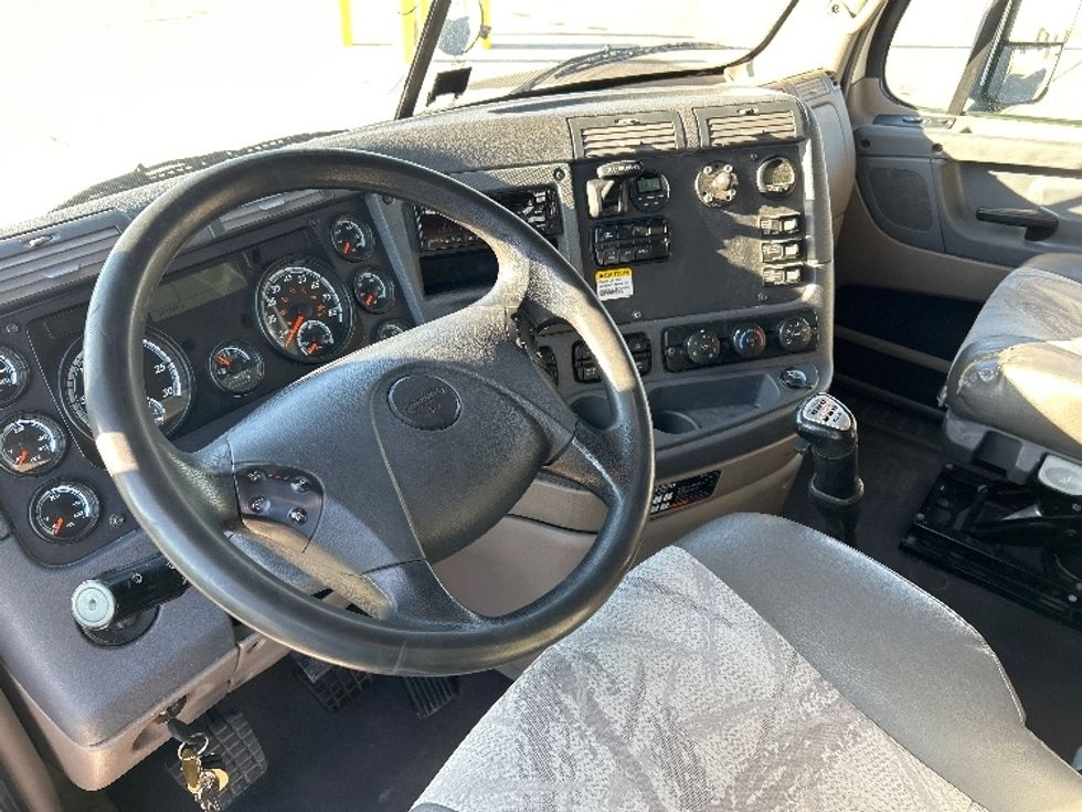 Sleeper Tractor-Heavy Duty Tractors-Freightliner-2019-Cascadia 12564ST-Des Moines-IA-543,735\n\t\tmiles-$ 42,500 - Image 10