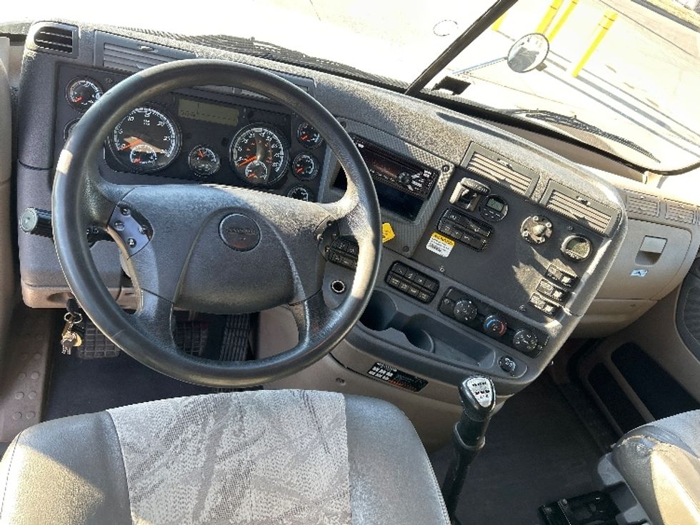 Sleeper Tractor-Heavy Duty Tractors-Freightliner-2019-Cascadia 12564ST-Des Moines-IA-543,735\n\t\tmiles-$ 42,500 - Image 11