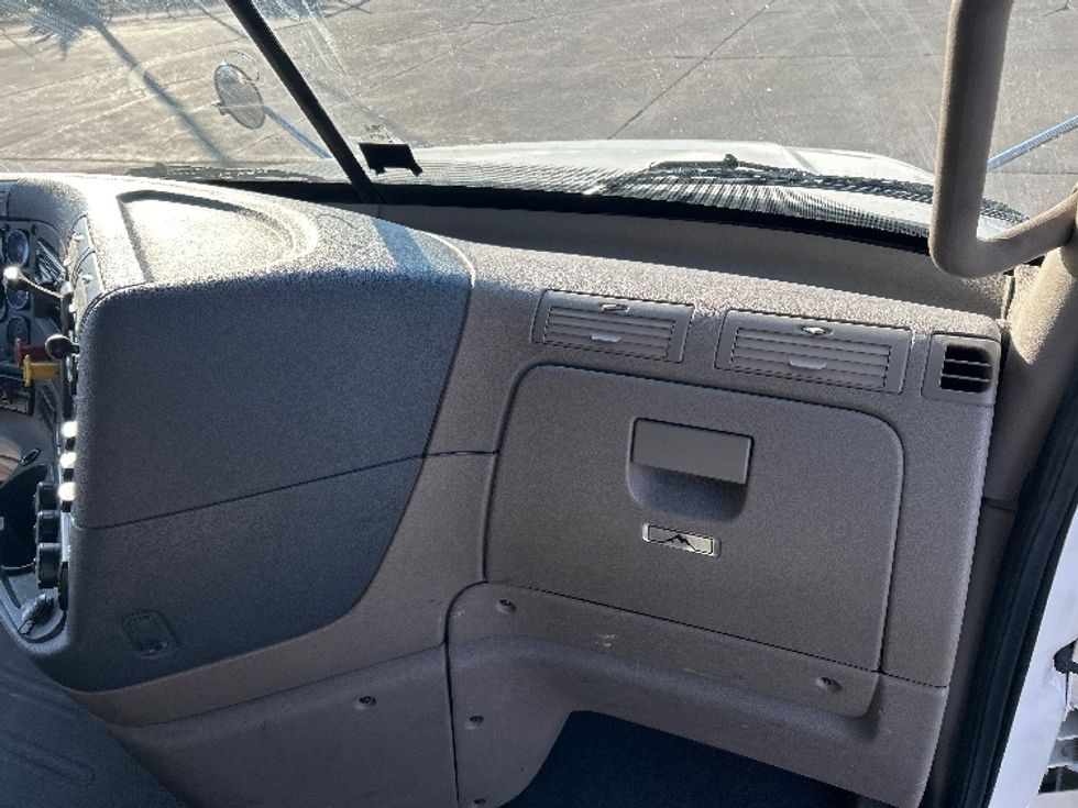 Sleeper Tractor-Heavy Duty Tractors-Freightliner-2019-Cascadia 12564ST-Des Moines-IA-543,735\n\t\tmiles-$ 42,500 - Image 14