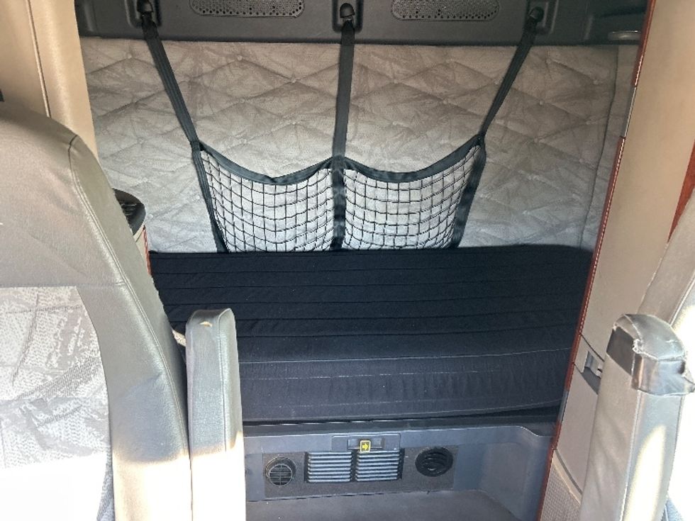 Sleeper Tractor-Heavy Duty Tractors-Freightliner-2019-Cascadia 12564ST-Des Moines-IA-543,735\n\t\tmiles-$ 42,500 - Image 16