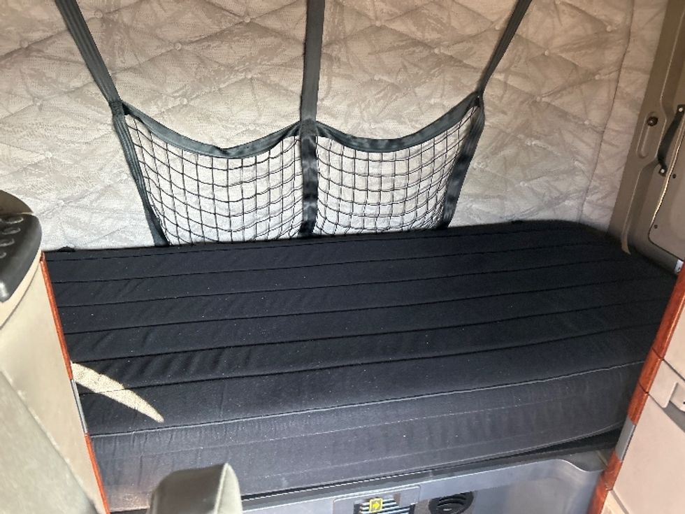 Sleeper Tractor-Heavy Duty Tractors-Freightliner-2019-Cascadia 12564ST-Des Moines-IA-543,735\n\t\tmiles-$ 42,500 - Image 17