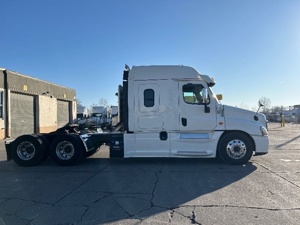 Sleeper Tractor-Heavy Duty Tractors-Freightliner-2019-Cascadia 12564ST-Des Moines-IA-543,735\n\t\tmiles-$ 42,500 - Image 8