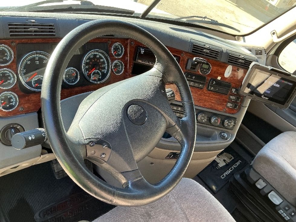 Sleeper Tractor-Heavy Duty Tractors-Freightliner-2019-Cascadia 12564ST-Edmonton-AB-479,041\n\t\tkm-$ 72,000 - Image 10