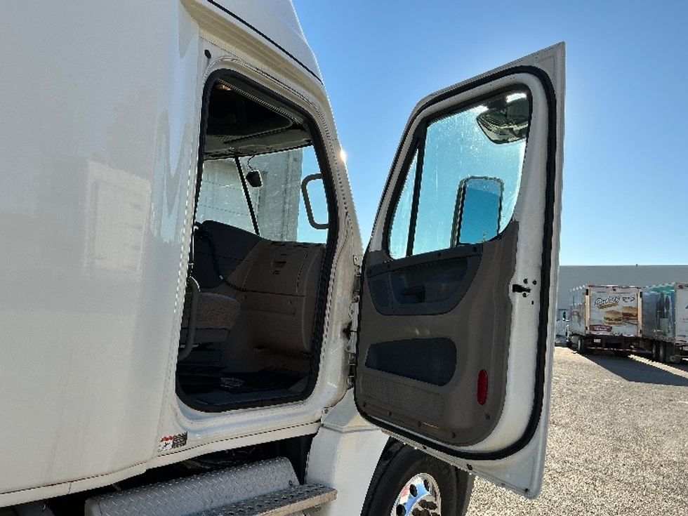 Sleeper Tractor-Heavy Duty Tractors-Freightliner-2019-Cascadia 12564ST-Edmonton-AB-479,041\n\t\tkm-$ 72,000 - Image 13