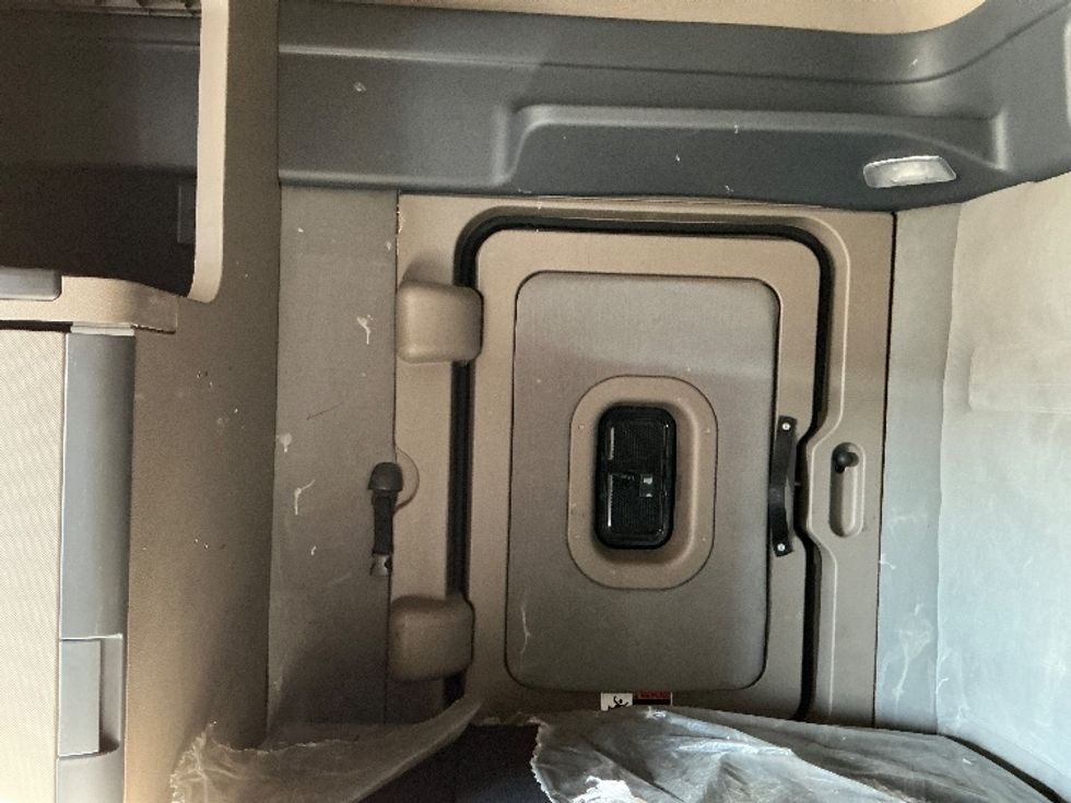 Sleeper Tractor-Heavy Duty Tractors-Freightliner-2019-Cascadia 12564ST-Edmonton-AB-479,041\n\t\tkm-$ 72,000 - Image 19