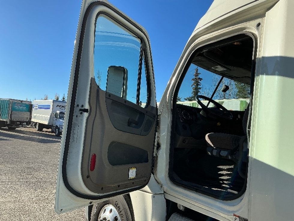 Sleeper Tractor-Heavy Duty Tractors-Freightliner-2019-Cascadia 12564ST-Edmonton-AB-479,041\n\t\tkm-$ 72,000 - Image 9