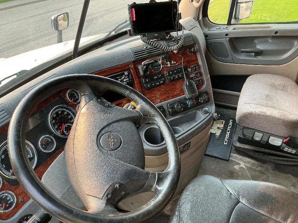 Sleeper Tractor-Heavy Duty Tractors-Freightliner-2019-Cascadia 12564ST-Edmonton-AB-624,177\n\t\tkm-$ 77,500 - Image 10
