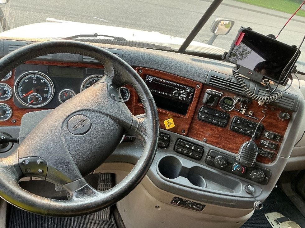 Sleeper Tractor-Heavy Duty Tractors-Freightliner-2019-Cascadia 12564ST-Edmonton-AB-624,177\n\t\tkm-$ 77,500 - Image 11