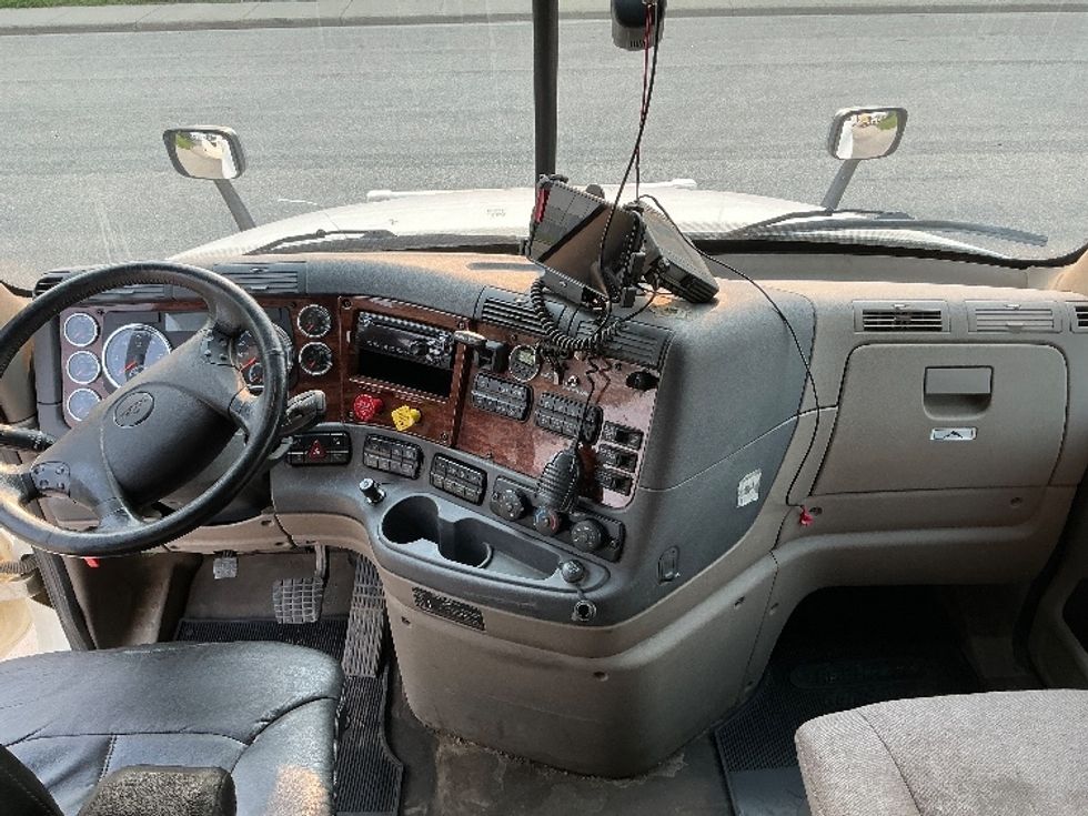 Sleeper Tractor-Heavy Duty Tractors-Freightliner-2019-Cascadia 12564ST-Edmonton-AB-624,177\n\t\tkm-$ 77,500 - Image 12
