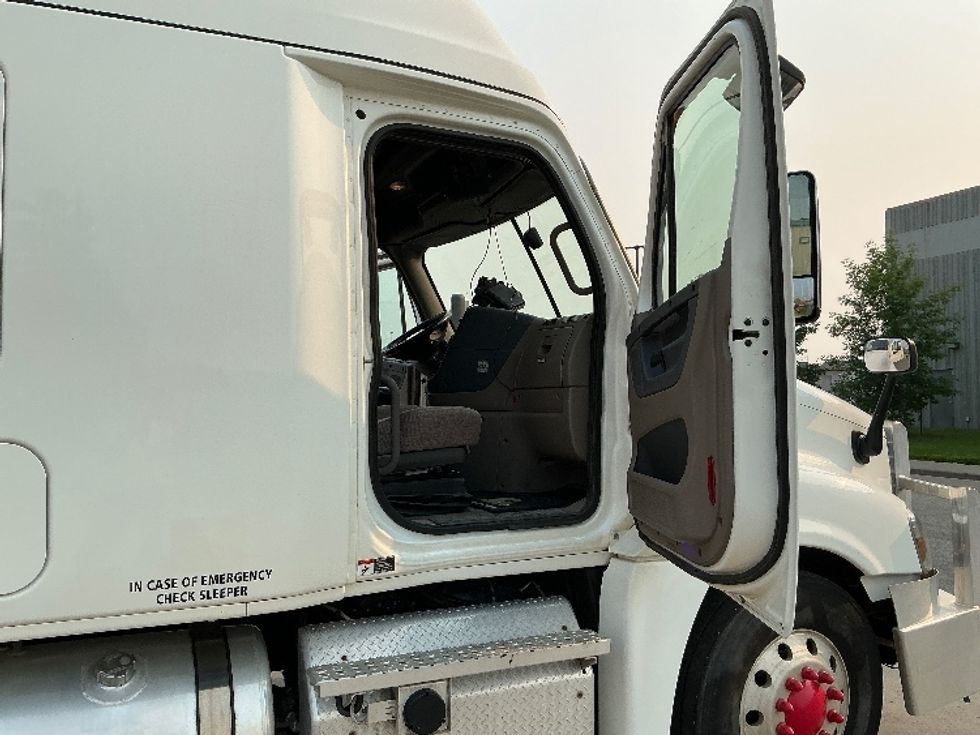 Sleeper Tractor-Heavy Duty Tractors-Freightliner-2019-Cascadia 12564ST-Edmonton-AB-624,177\n\t\tkm-$ 77,500 - Image 13