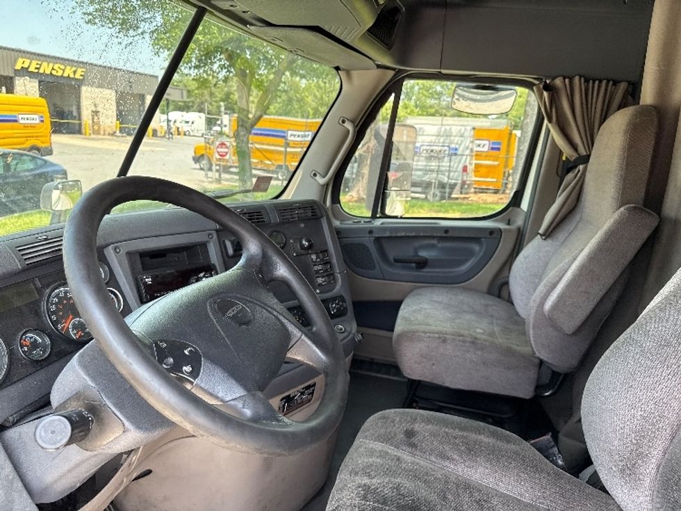 Sleeper Tractor-Heavy Duty Tractors-Freightliner-2019-Cascadia 12564ST-Essex-MD-457,553\n\t\tmiles-$ 54,750 - Image 10