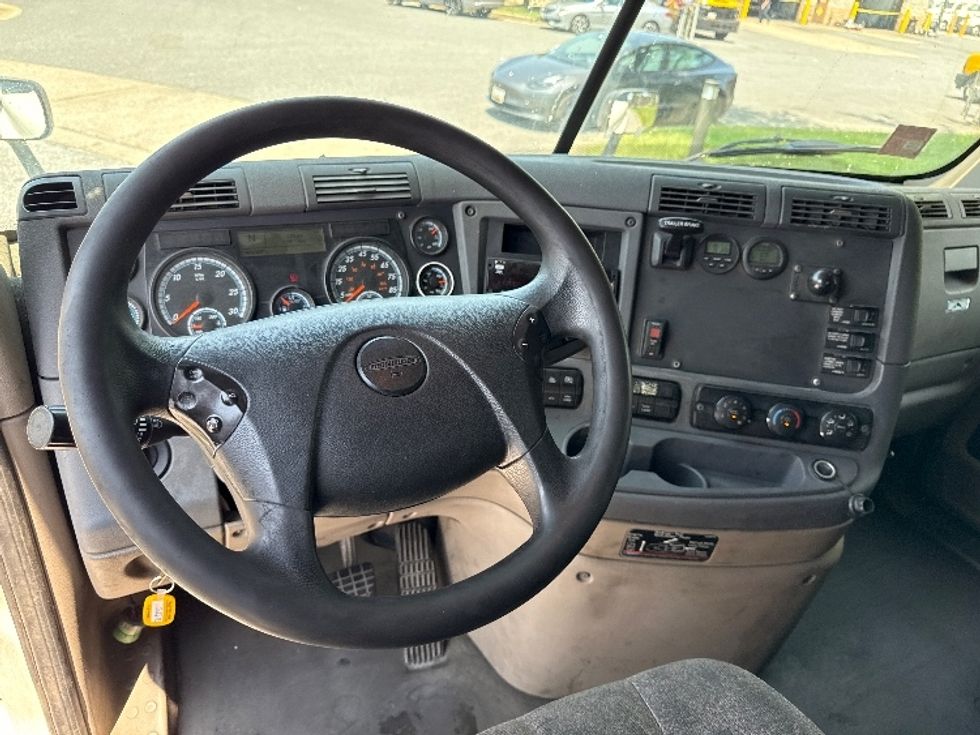 Sleeper Tractor-Heavy Duty Tractors-Freightliner-2019-Cascadia 12564ST-Essex-MD-457,553\n\t\tmiles-$ 54,750 - Image 11