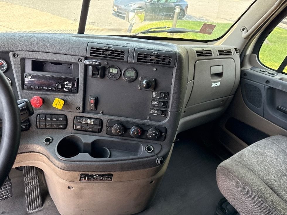 Sleeper Tractor-Heavy Duty Tractors-Freightliner-2019-Cascadia 12564ST-Essex-MD-457,553\n\t\tmiles-$ 54,750 - Image 12