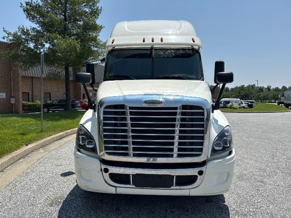 Sleeper Tractor-Heavy Duty Tractors-Freightliner-2019-Cascadia 12564ST-Essex-MD-457,553\n\t\tmiles-$ 54,750 - Image 2