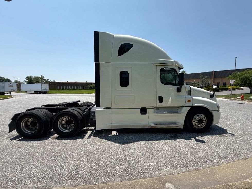 Sleeper Tractor-Heavy Duty Tractors-Freightliner-2019-Cascadia 12564ST-Essex-MD-457,553\n\t\tmiles-$ 54,750 - Image 8