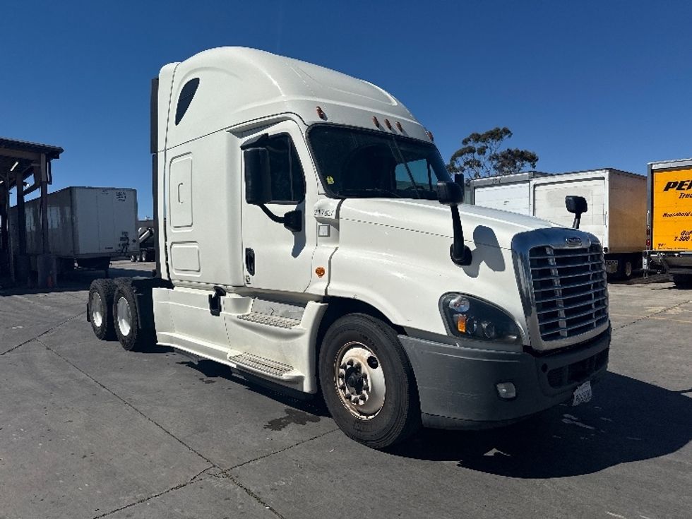 Sleeper Tractor-Heavy Duty Tractors-Freightliner-2019-Cascadia 12564ST-Fontana-CA-284,432\n\t\tmiles-$ 69,500 - Image 1