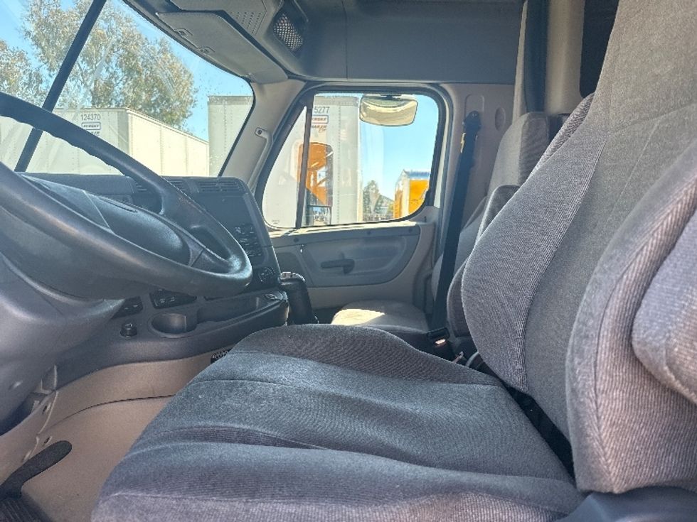 Sleeper Tractor-Heavy Duty Tractors-Freightliner-2019-Cascadia 12564ST-Fontana-CA-284,432\n\t\tmiles-$ 69,500 - Image 10