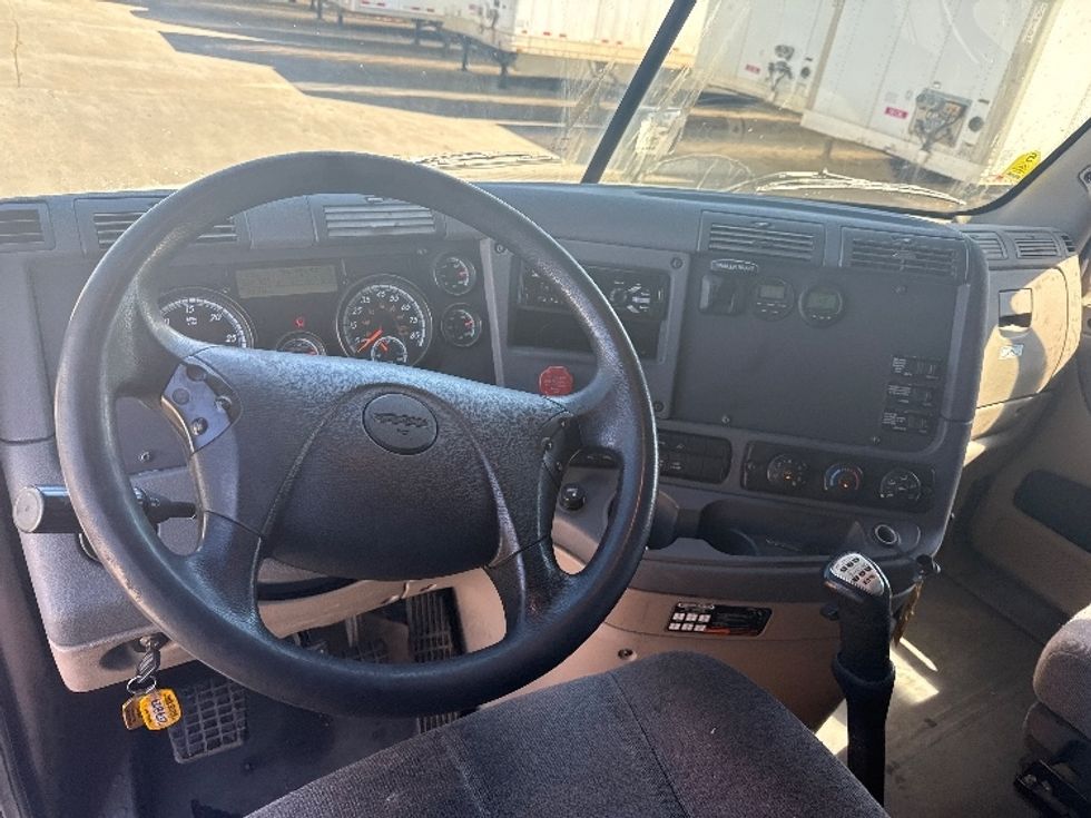 Sleeper Tractor-Heavy Duty Tractors-Freightliner-2019-Cascadia 12564ST-Fontana-CA-284,432\n\t\tmiles-$ 69,500 - Image 11