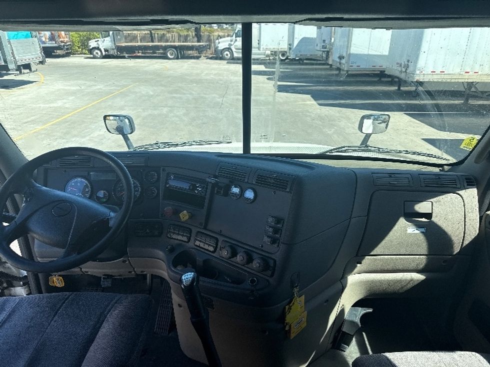 Sleeper Tractor-Heavy Duty Tractors-Freightliner-2019-Cascadia 12564ST-Fontana-CA-284,432\n\t\tmiles-$ 69,500 - Image 12