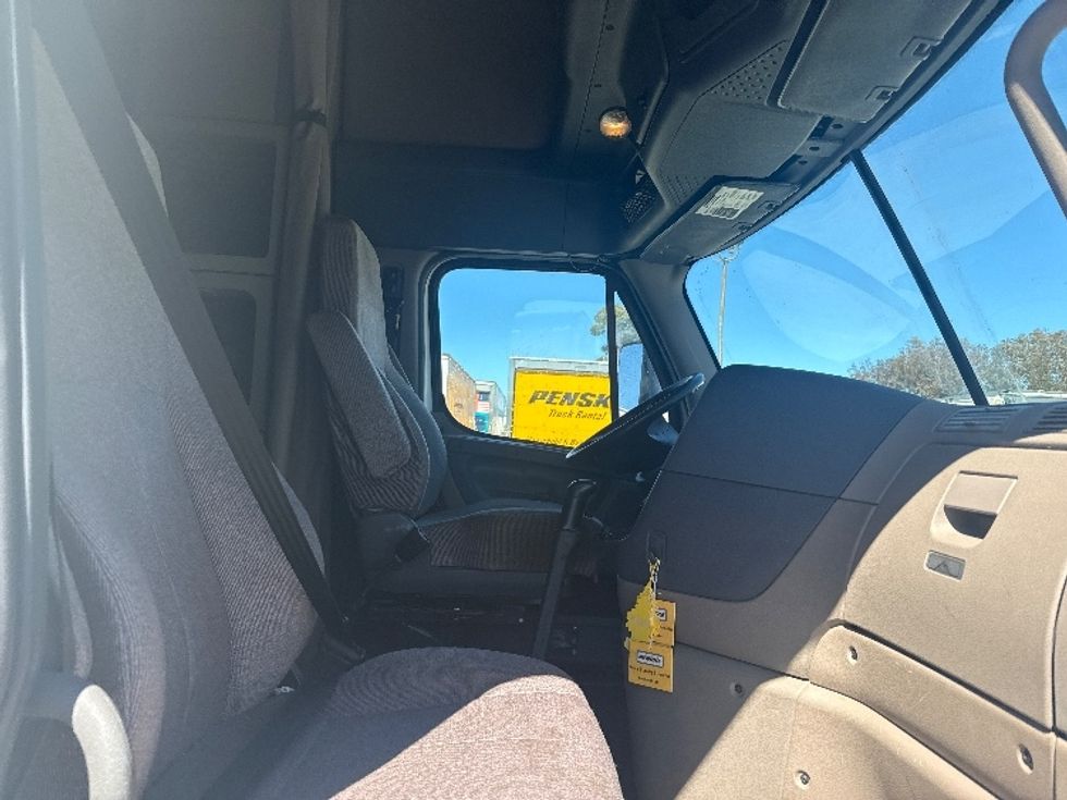Sleeper Tractor-Heavy Duty Tractors-Freightliner-2019-Cascadia 12564ST-Fontana-CA-284,432\n\t\tmiles-$ 69,500 - Image 13