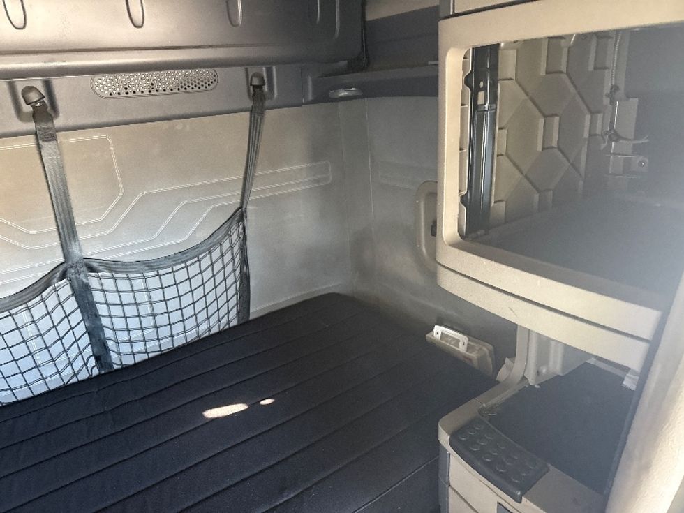 Sleeper Tractor-Heavy Duty Tractors-Freightliner-2019-Cascadia 12564ST-Fontana-CA-284,432\n\t\tmiles-$ 69,500 - Image 18