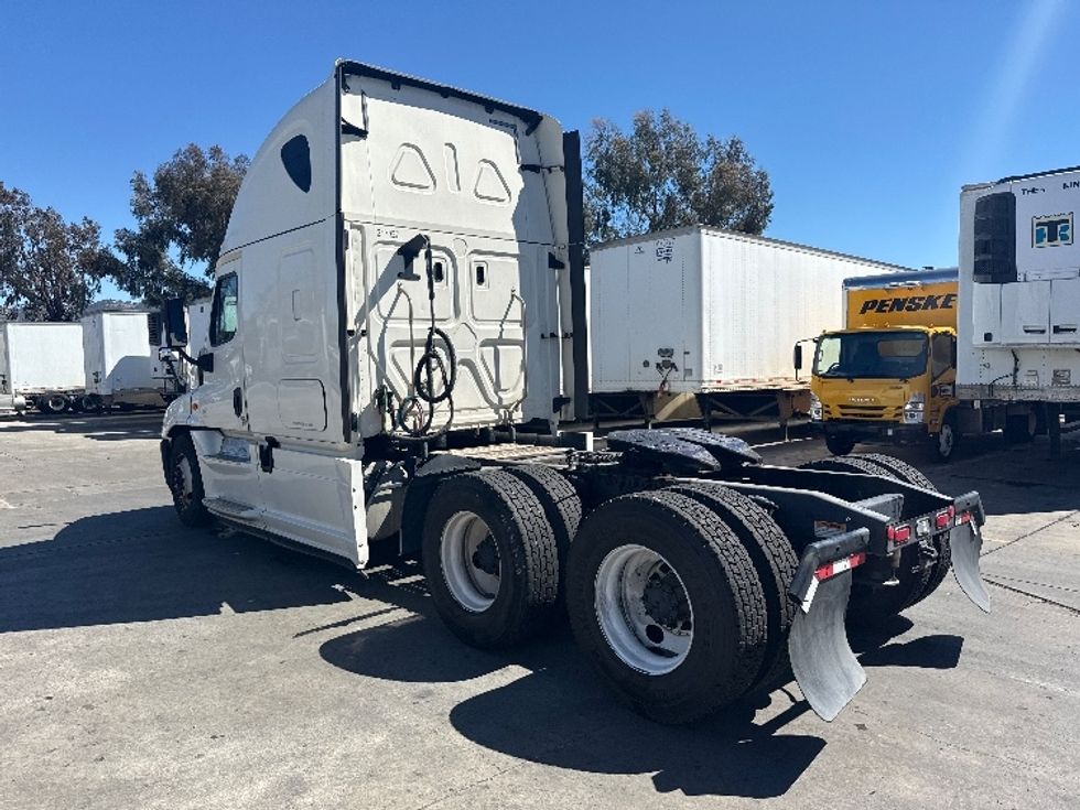 Sleeper Tractor-Heavy Duty Tractors-Freightliner-2019-Cascadia 12564ST-Fontana-CA-284,432\n\t\tmiles-$ 69,500 - Image 5