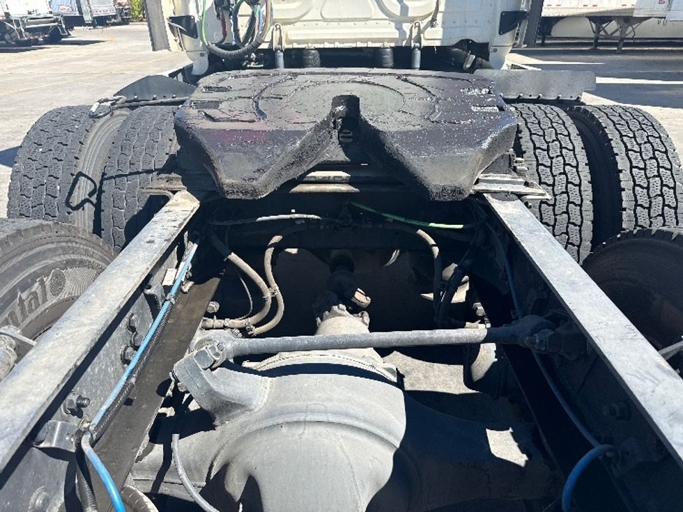 Sleeper Tractor-Heavy Duty Tractors-Freightliner-2019-Cascadia 12564ST-Fontana-CA-284,432\n\t\tmiles-$ 69,500 - Image 6