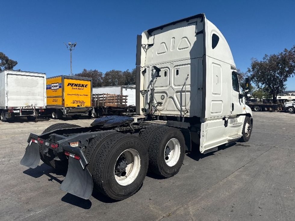 Sleeper Tractor-Heavy Duty Tractors-Freightliner-2019-Cascadia 12564ST-Fontana-CA-284,432\n\t\tmiles-$ 69,500 - Image 7