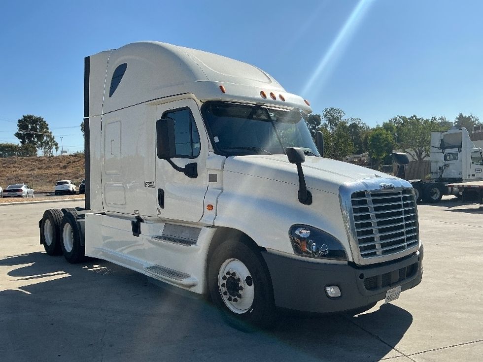 Sleeper Tractor-Heavy Duty Tractors-Freightliner-2019-Cascadia 12564ST-Fontana-CA-459,523\n\t\tmiles-$ 55,750 - Image 1