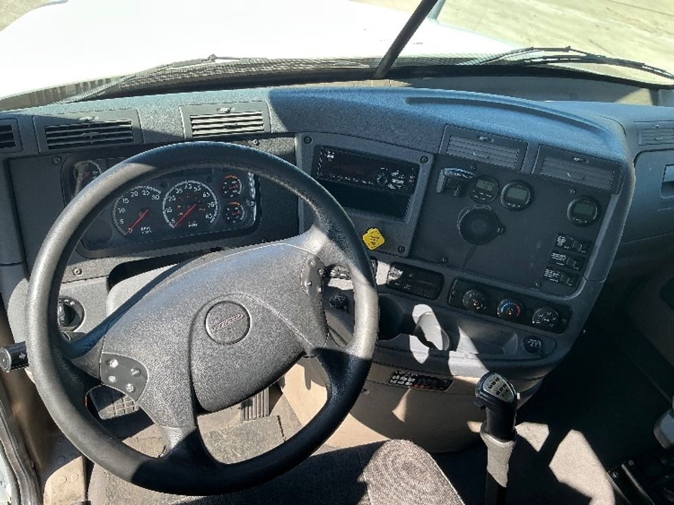 Sleeper Tractor-Heavy Duty Tractors-Freightliner-2019-Cascadia 12564ST-Fontana-CA-459,523\n\t\tmiles-$ 55,750 - Image 11