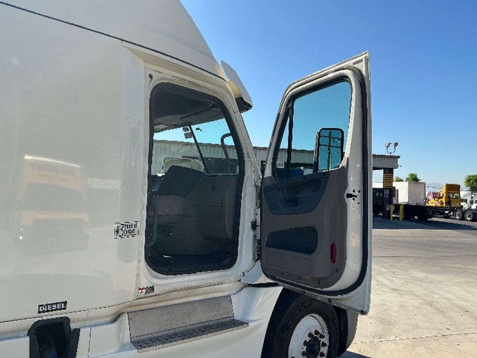 Sleeper Tractor-Heavy Duty Tractors-Freightliner-2019-Cascadia 12564ST-Fontana-CA-459,523\n\t\tmiles-$ 55,750 - Image 13